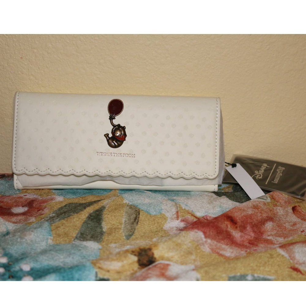 Loungefly Winnie The Pooh Balloon Wallet